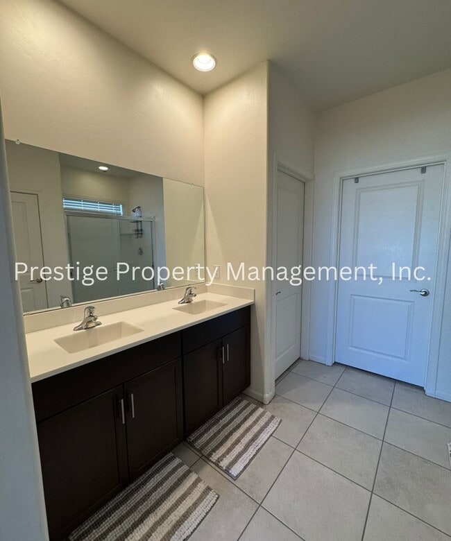 Building Photo - 3/2 Lovely Southwest Home With an Open Layout