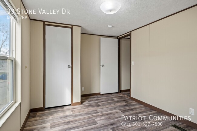 Building Photo - 33 Stone Valley Dr