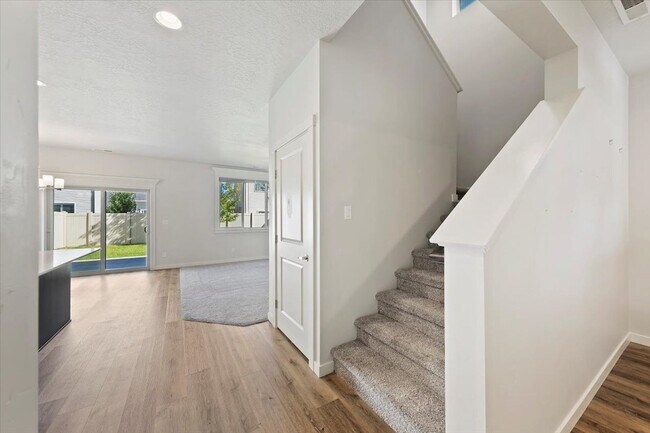 Building Photo - Meridian Spacious Retreat with Neighborhoo...