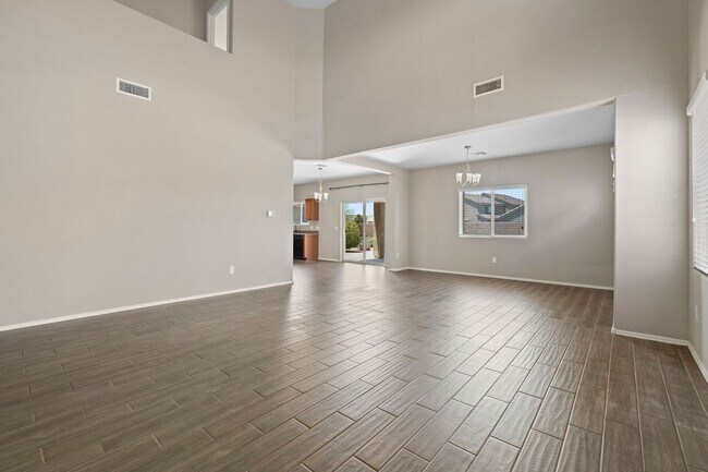 Building Photo - Beautiful 3 Bedroom with Den Home in Sagua...