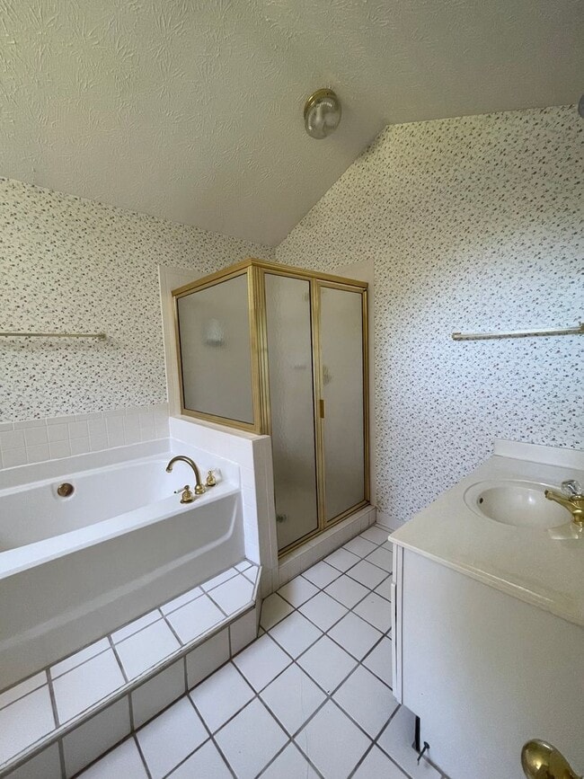 Building Photo - Single Family - Auburn