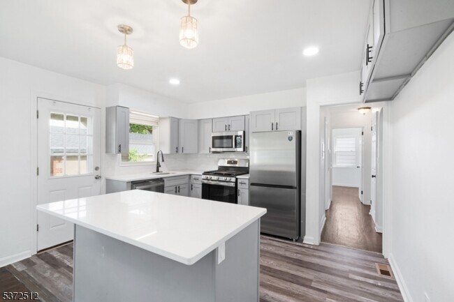 Building Photo - 141 Crosby Ave