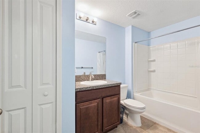 Building Photo - 10687 Lake Montauk Dr