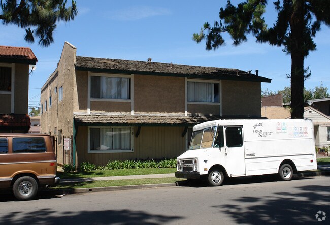 Building Photo - 415 E Pine St