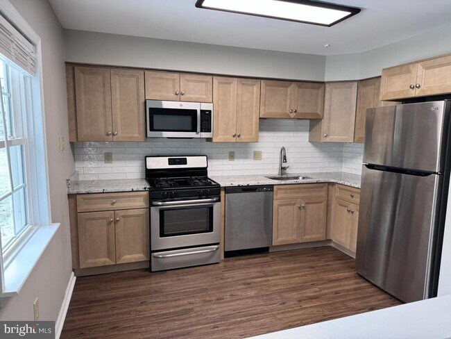 Building Photo - 25 Sequoia Dr