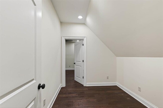 Building Photo - 841 Denzil Ave