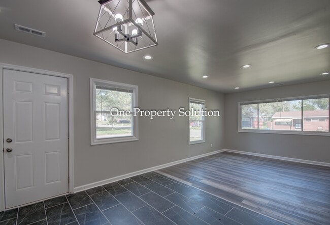 Building Photo - 2144 Wright St