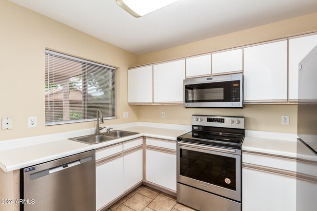 Building Photo - 15005 W Ventura St