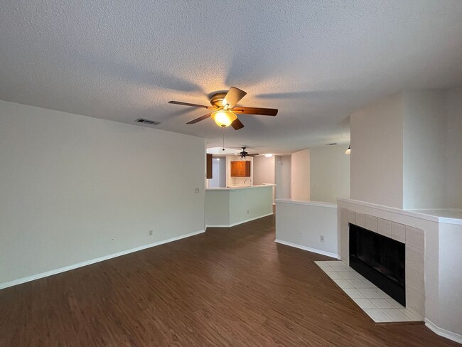 Building Photo - SPACIOUS HOME - NEW FLOORING! - 2 LIVING A...