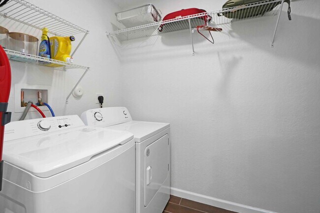 Building Photo - 1457 SE 26th Ave