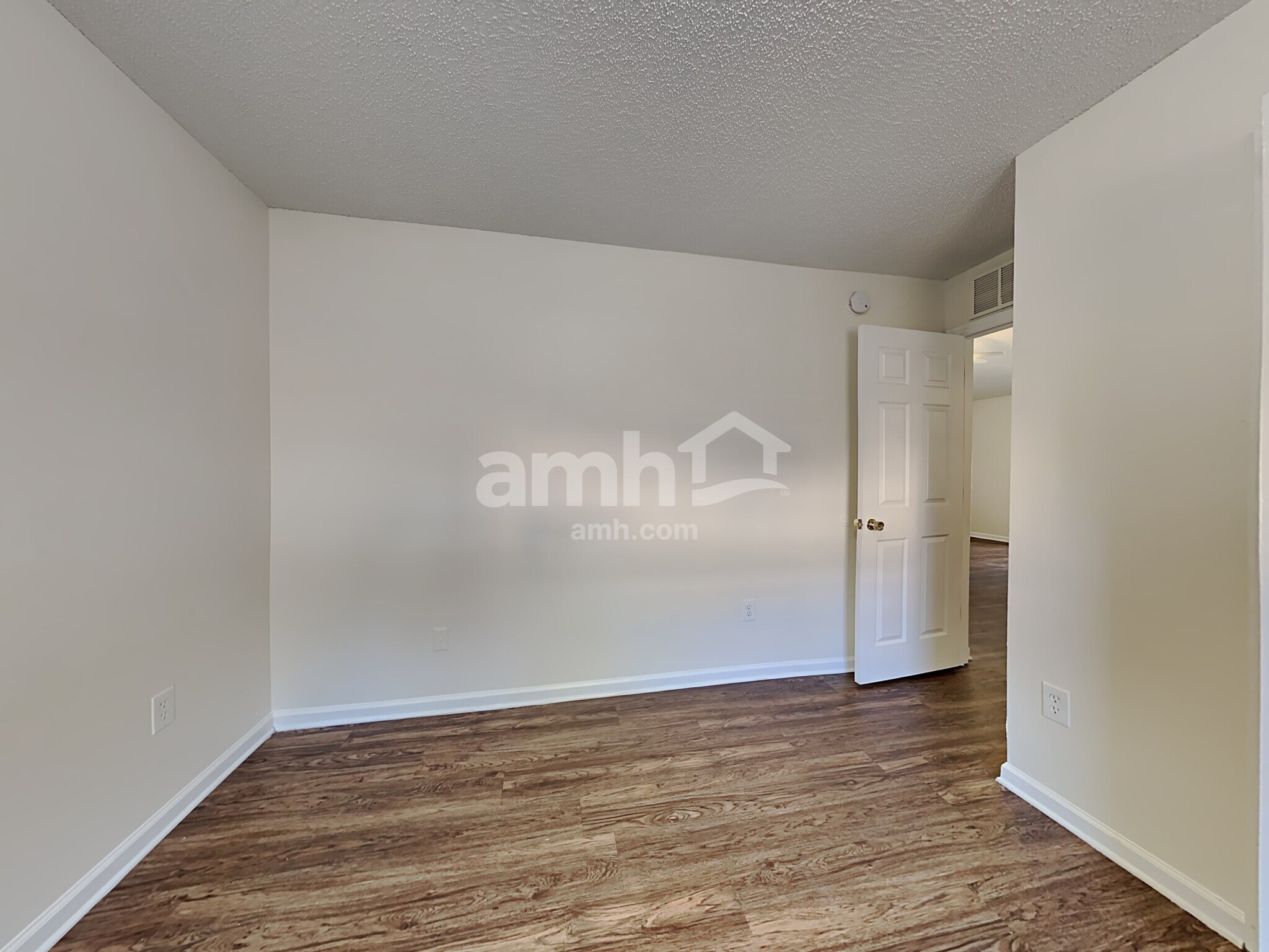 Building Photo - 9311 Thunderbolt Dr
