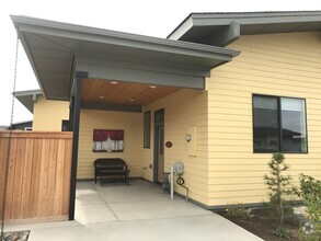 Building Photo - Cute and Cozy ADU in SW Redmond!