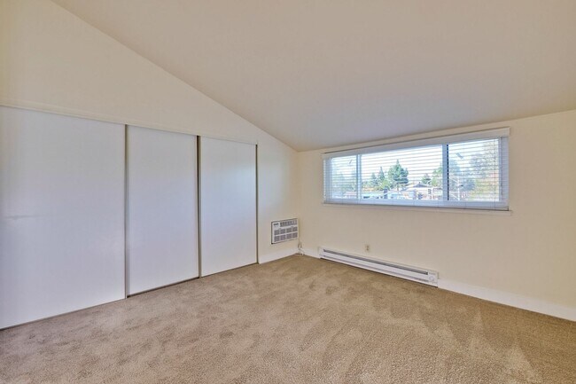 Building Photo - 2040 W Middlefield Rd