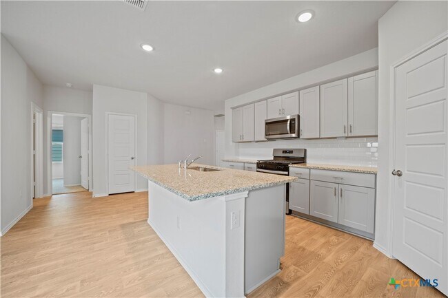 Building Photo - 465 Payton Dr