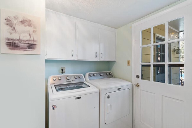 Building Photo - 710 SE Maynard Rd