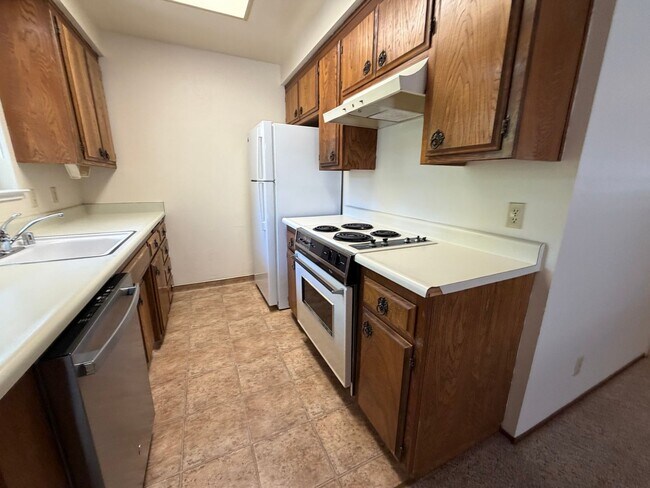 Building Photo - 7739 Southcliff Dr