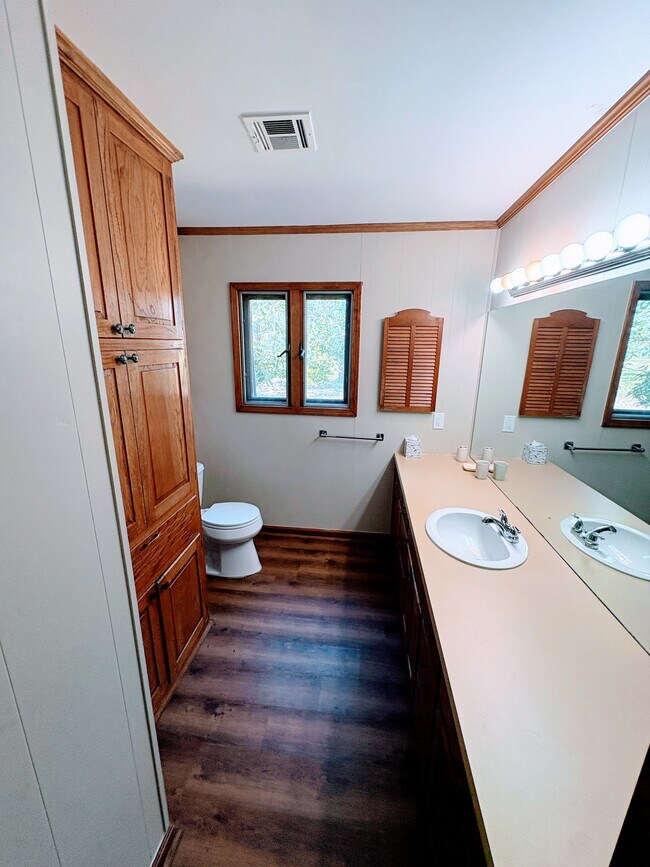 Building Photo - 189 Pinmar Ln