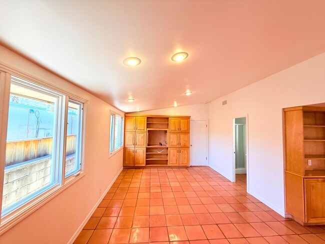 Building Photo - Fantastic Single Story 3 bed - 3 bath with backyard in Malibu - Topanga Beach Area