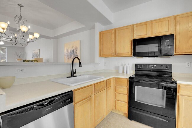 Building Photo - 9643 W Chatfield Ave