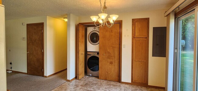 Building Photo - 3 Bed 1 bath Bothell rambler home $3199/mo