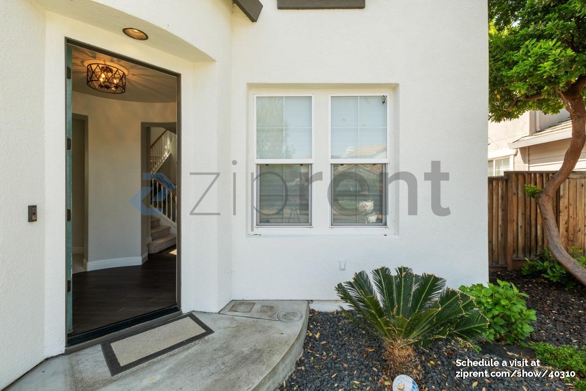Building Photo - 2862 Safford Ave