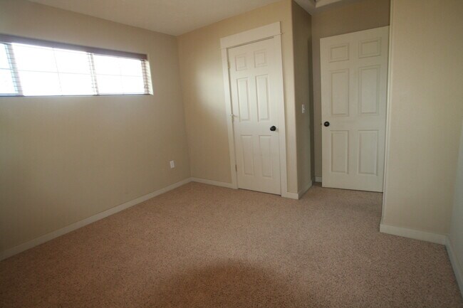 Building Photo - Single Family home in the heart of town!