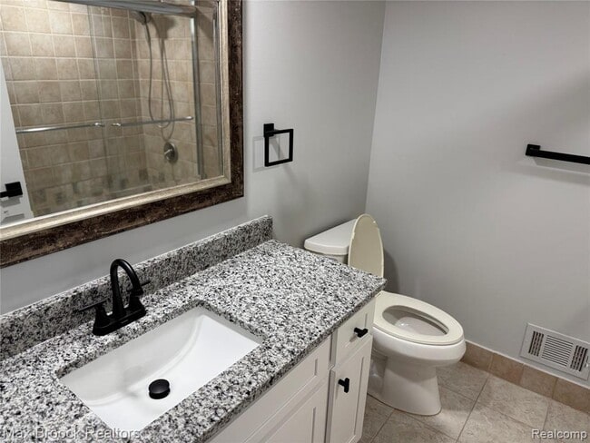 Building Photo - 38527 Claremont Dr