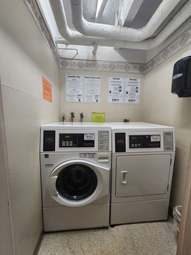 Building Photo - Gorgeous 1 Bed 1 Bath Condo In Fantastic L...
