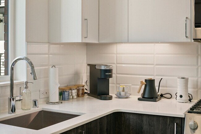 Building Photo - 516 Broadway E