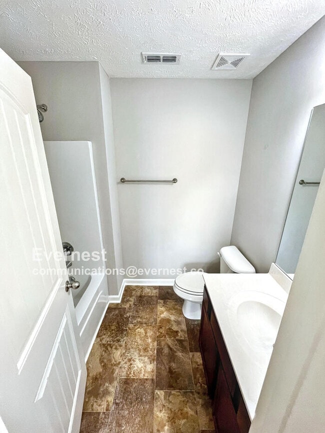 Building Photo - Charming 2BR Townhouse with Modern Comfort...