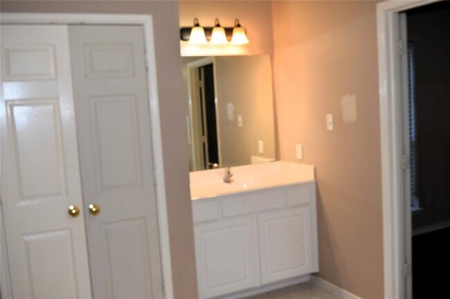 Building Photo - 8511 Cross Country Dr