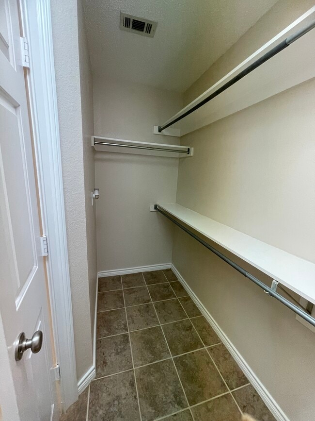 Building Photo - 2420 Creek Crossing Ct