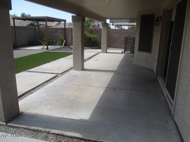 Building Photo - 549 W Villa Maria Dr