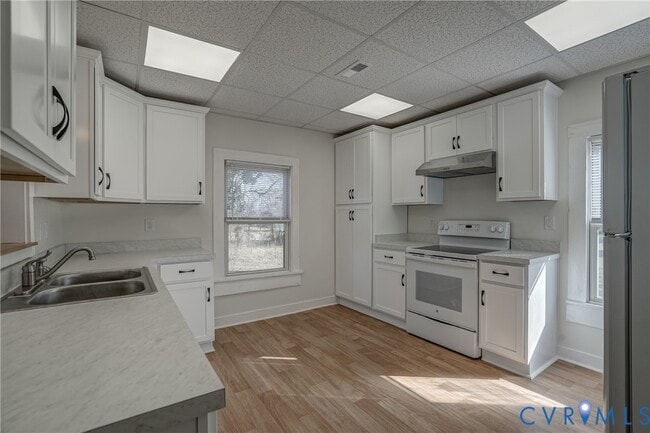 Building Photo - 5277 River Rd W