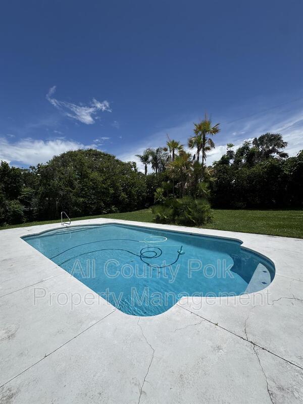 Building Photo - 8601 Sunnydale Ln