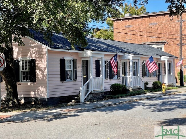Building Photo - 219 W Taylor St