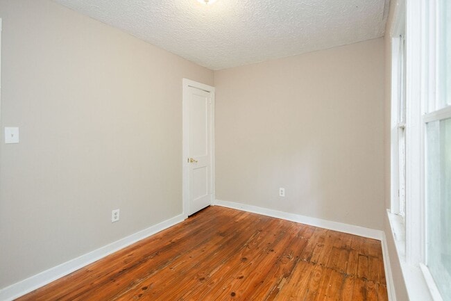 Building Photo - 220 N 15th St