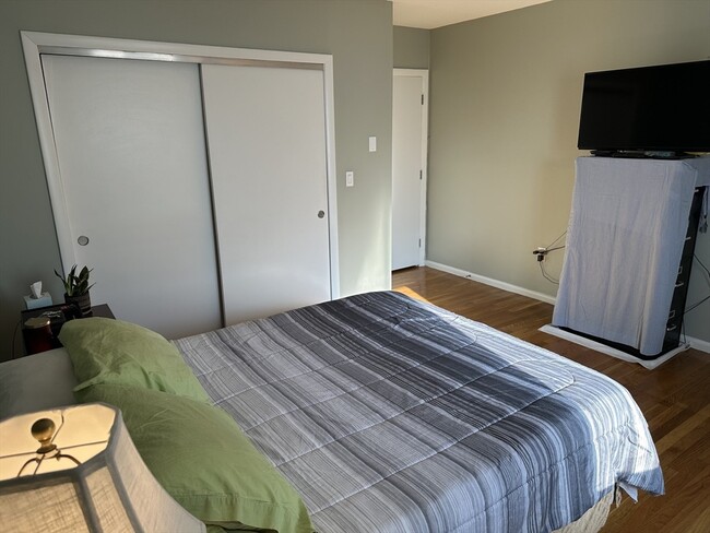 Building Photo - 114 Nahant St