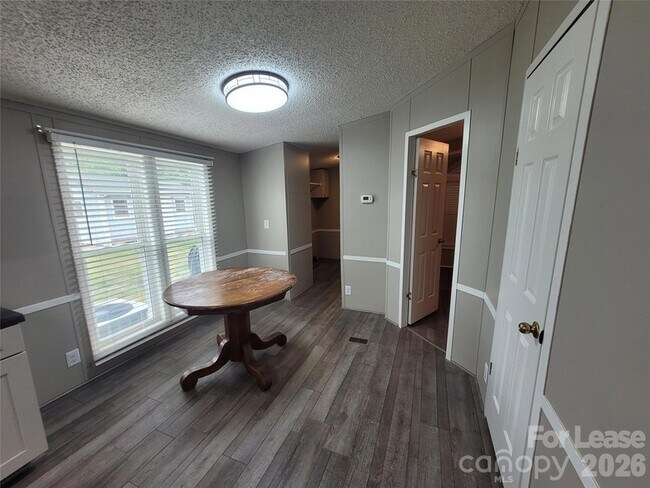 Building Photo - 179 Family Cir
