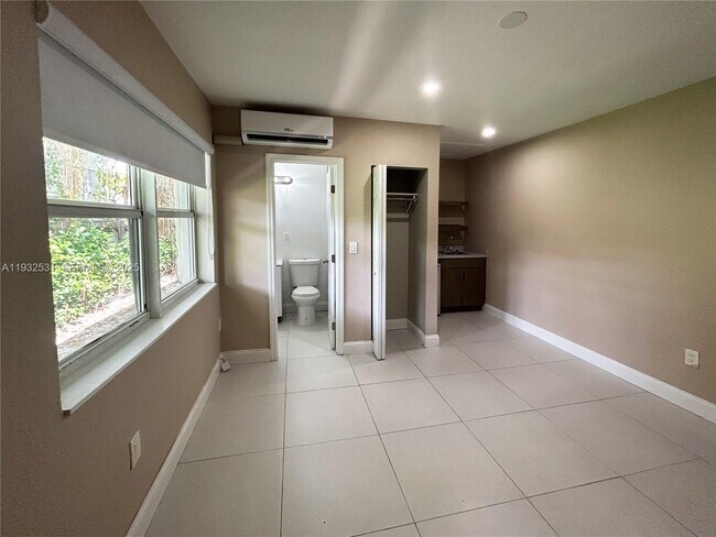 Building Photo - 1255 SW 6th St