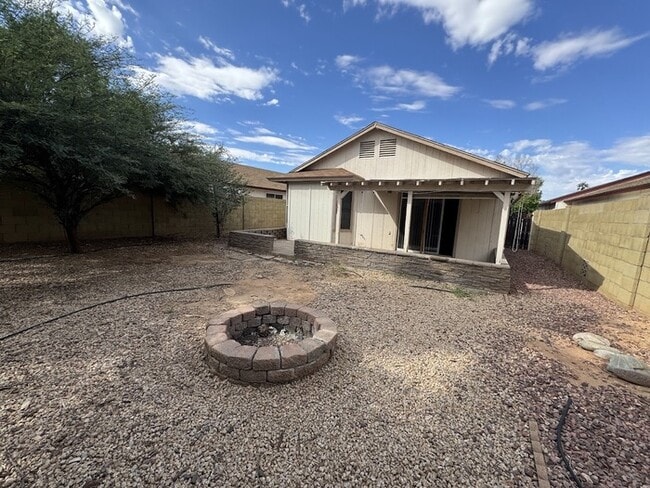 Building Photo - 7427 W Cherry Hills Dr