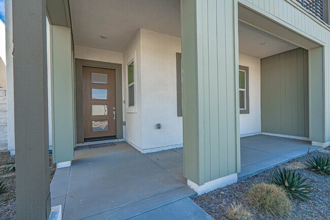 Building Photo - 3 Bedroom 3 Bath Five Point Home