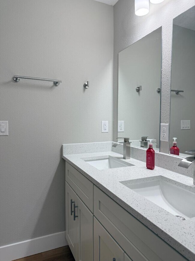 Building Photo - 2186 W G Martinelli Blvd