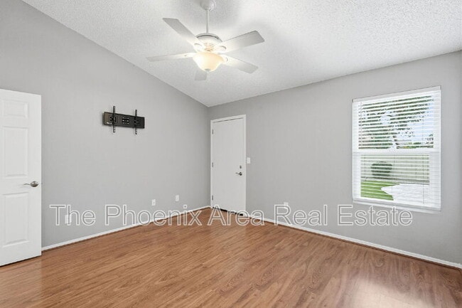 Building Photo - 4425 E Douglas Ave