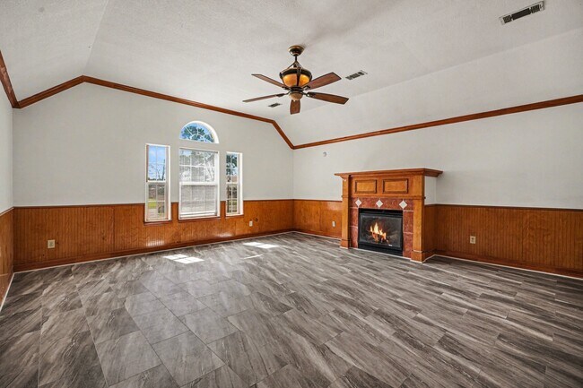 Building Photo - 507 Ave F