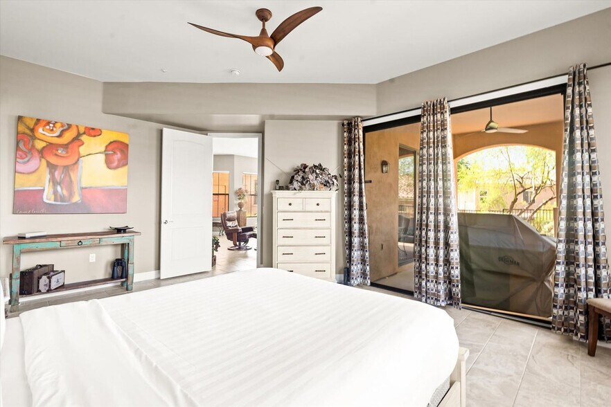 Building Photo - 15550 S 5th Ave