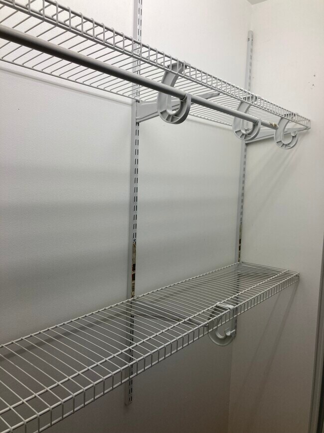 Building Photo - 2401 Bristol Rd