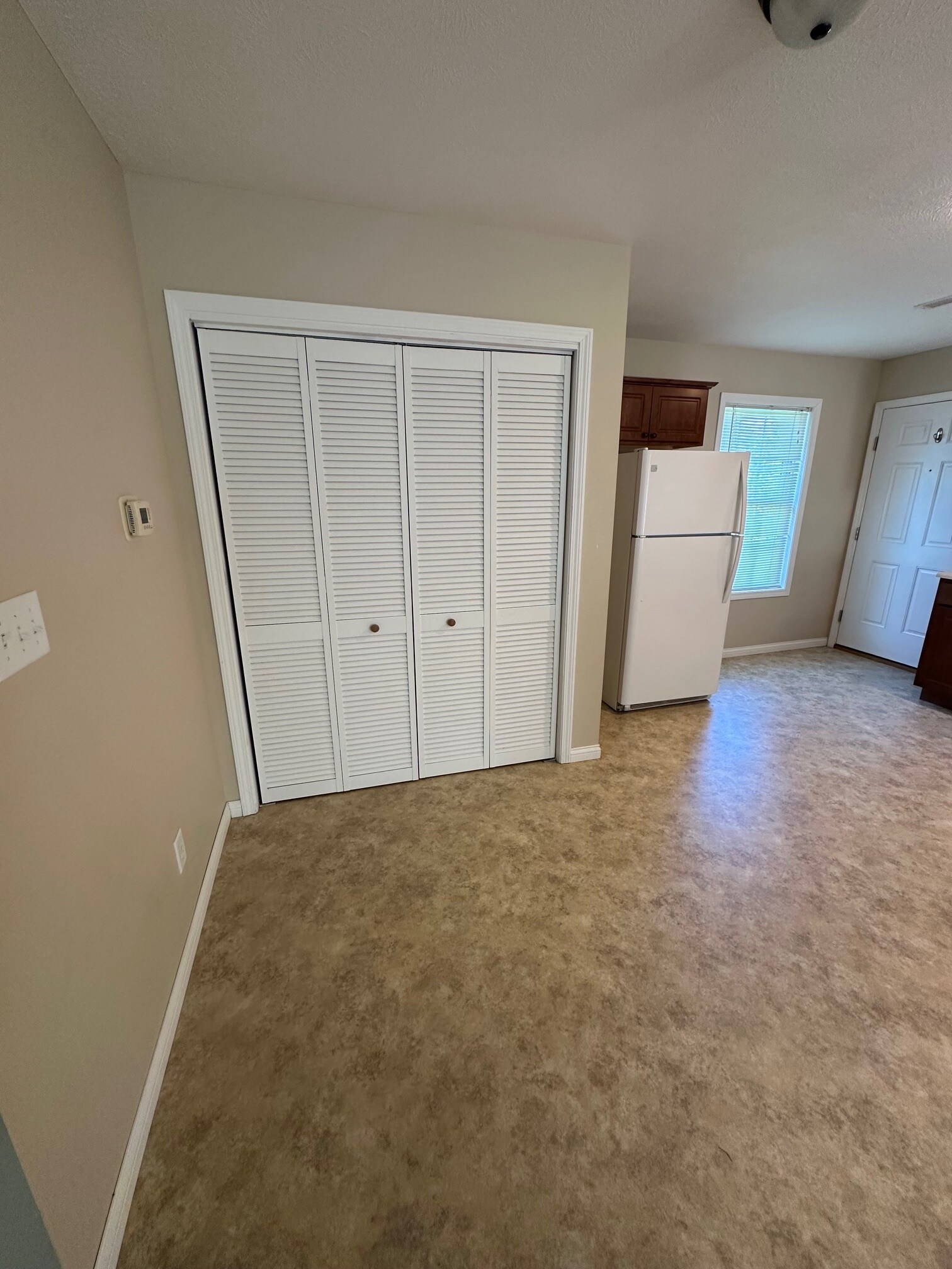 kitchen - 575 N Cartwright St