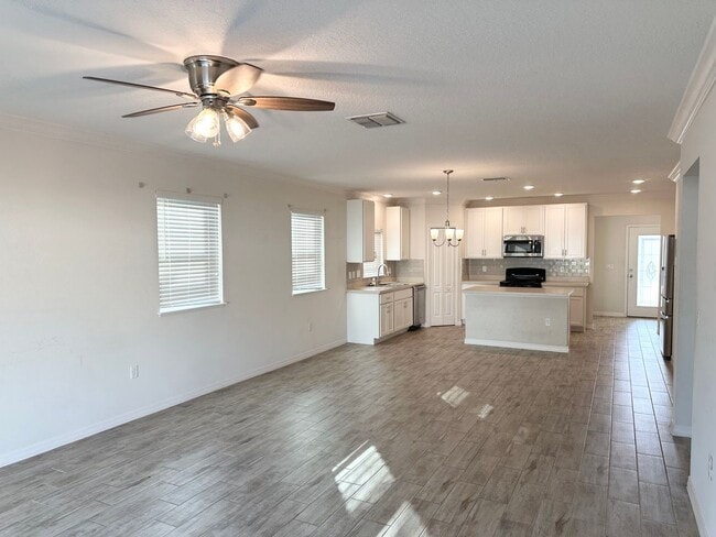 Building Photo - FOR RENT - 4 BEDROOM/ 2 BATHROOM HOUSE WITH POOL IN DAVENPORT