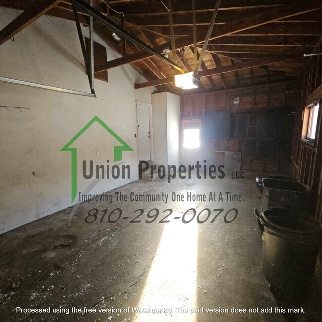 Building Photo - 3033 Pine Grove Ave